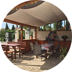 Überdachte <br>Gartenterasse